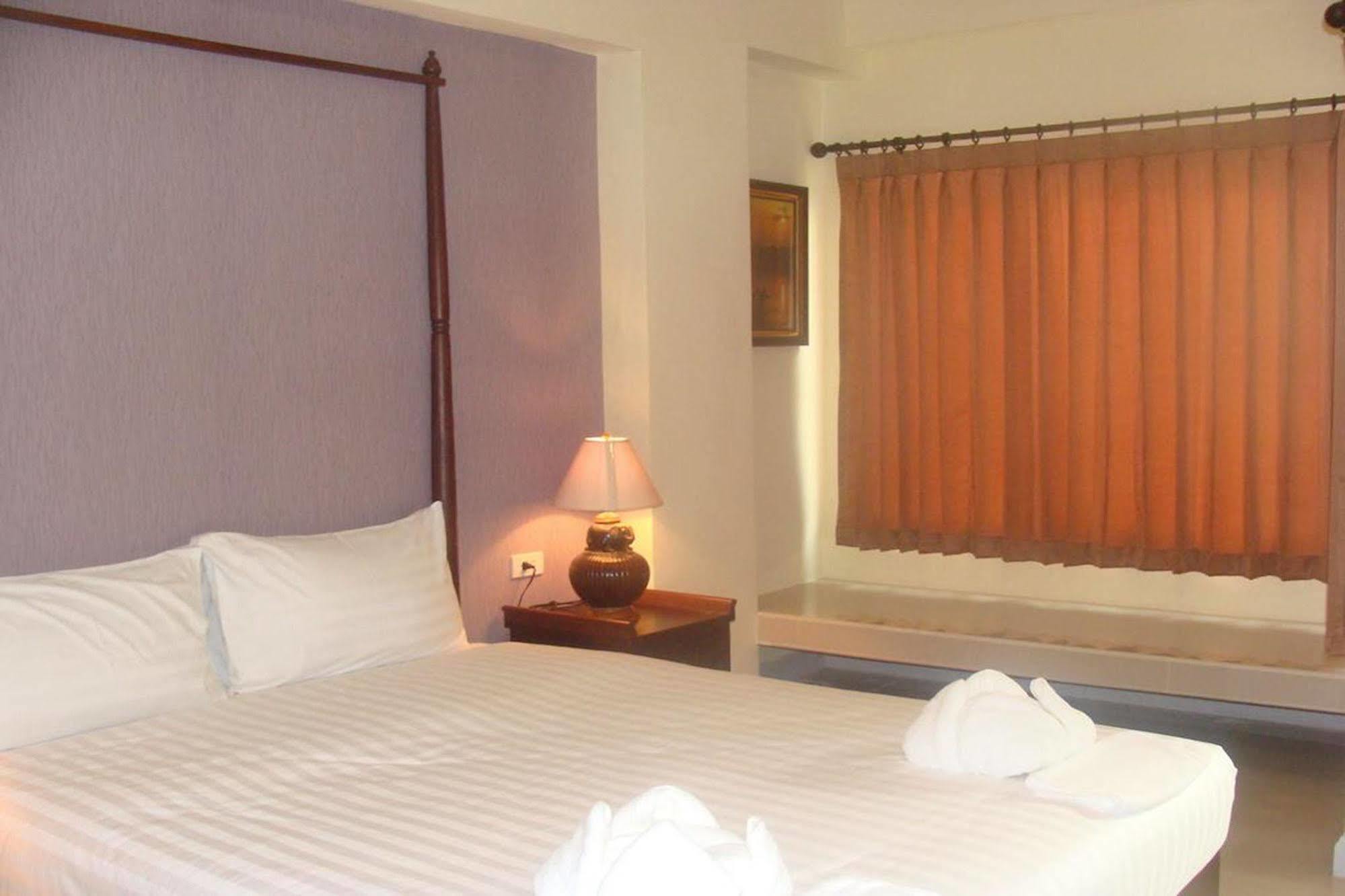 Chivapuri Residence Bangsaen Чонбури Екстериор снимка
