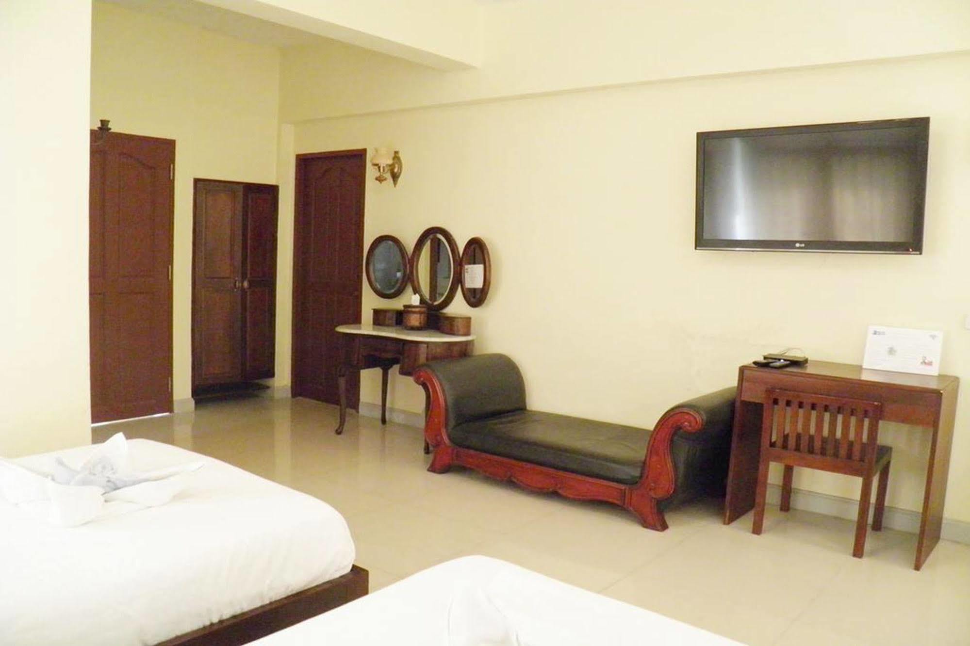 Chivapuri Residence Bangsaen Чонбури Екстериор снимка
