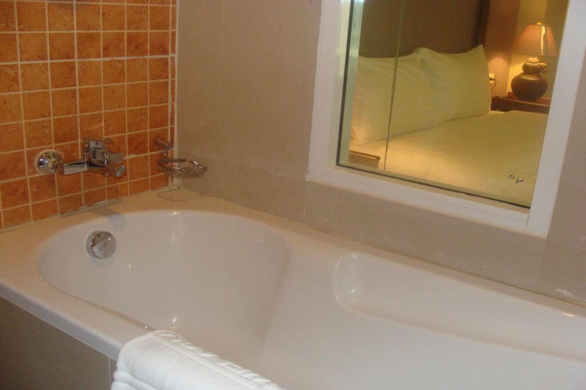 Chivapuri Residence Bangsaen Чонбури Екстериор снимка